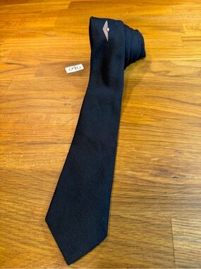 Vintage Sears Retro Black Slim Tie with Accent (090)